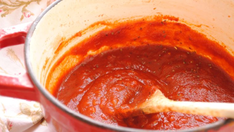 spaghetti-sauce-from-one-can-of-tomato-paste